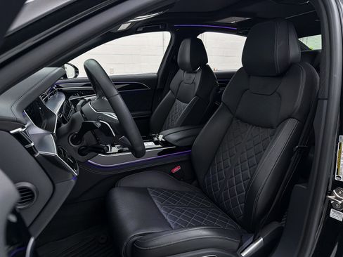 Used 2024 Audi S8 image 28