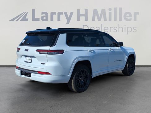 New 2026 Jeep Grand Cherokee L Summit w/ Obsidian Package AWD/4WD image 5