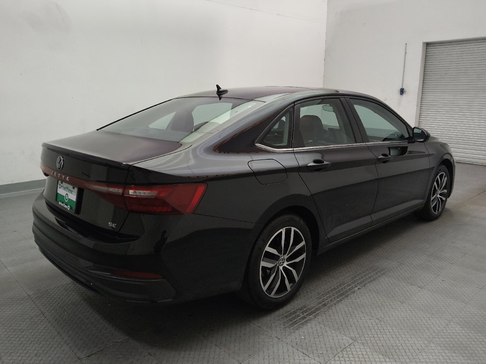 Used 2025 Volkswagen Jetta SE FWD image 9