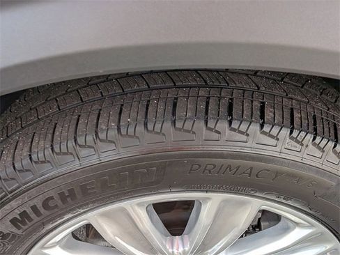 Used 2023 Ford Explorer Limited w/ Limited Technology Package image 11