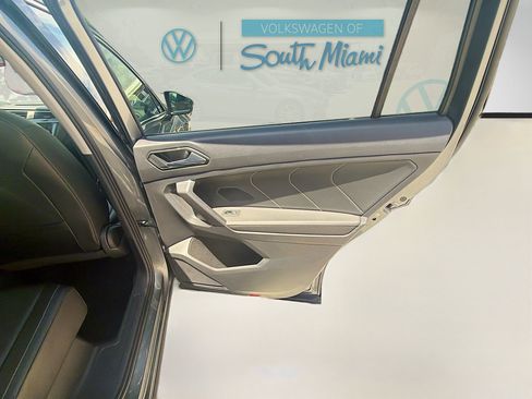 Used 2023 Volkswagen Tiguan SE image 30