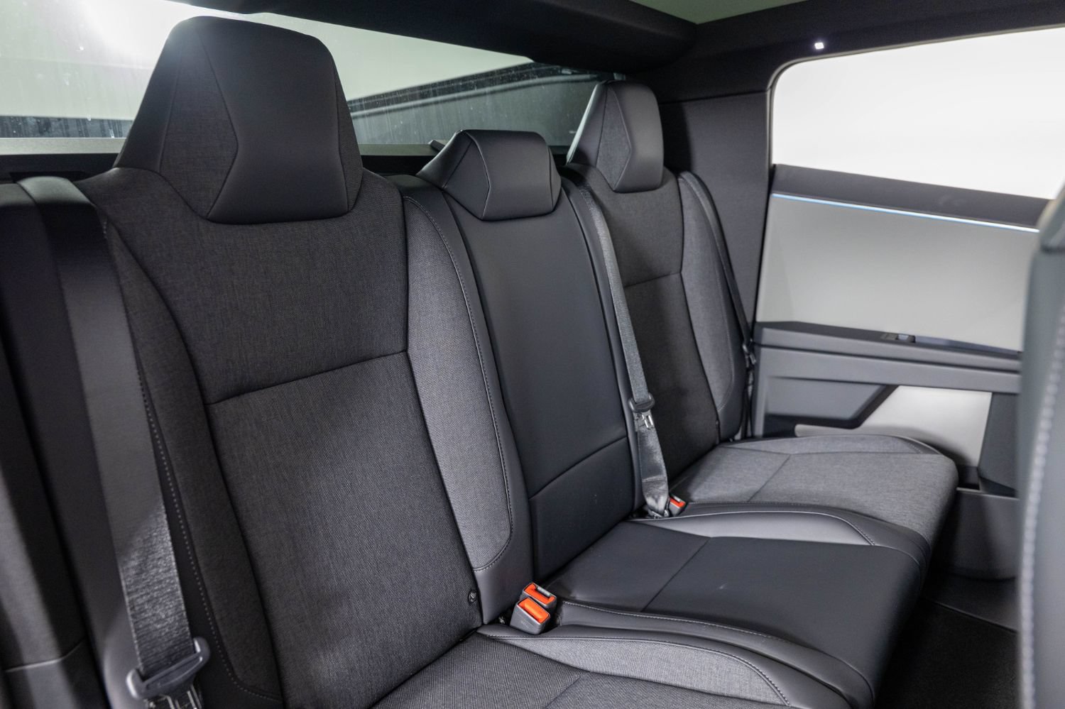 Used 2026 Tesla Cybertruck AWD Crew Cab image 23