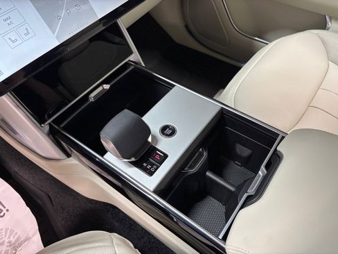 New 2025 Land Rover Range Rover SE image 13