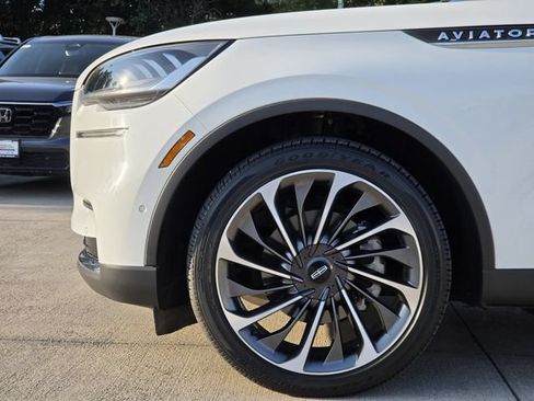 Used 2023 Lincoln Aviator Reserve w/ Equipment Group 201A AWD/4WD image 7