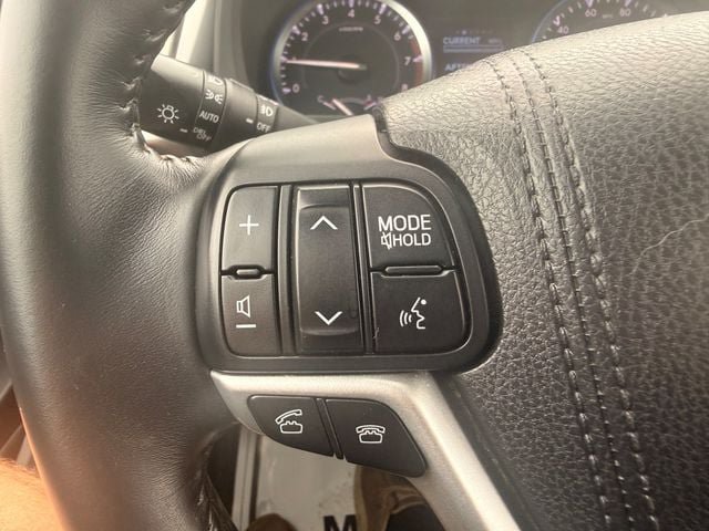 Used 2016 Toyota Highlander Plus FWD image 9