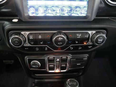 Used 2020 Jeep Wrangler Unlimited Sahara AWD/4WD image 23