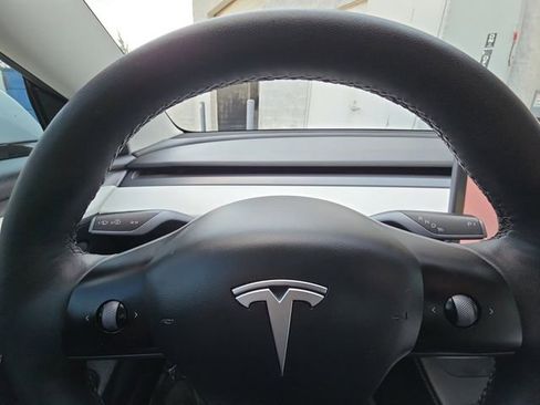 Used 2021 Tesla Model 3 Standard Range Plus image 25