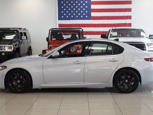 Used 2022 Alfa Romeo Giulia Ti RWD image 4