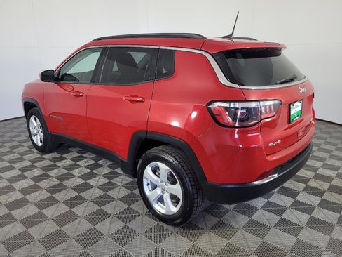 Used 2021 Jeep Compass Latitude w/ Sun and Sound Group AWD/4WD image 5