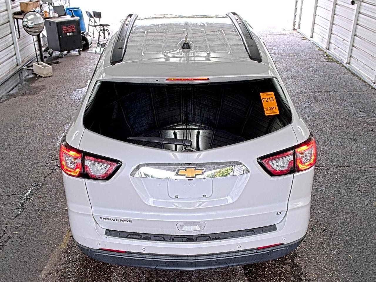 Used 2017 Chevrolet Traverse LT FWD image 4