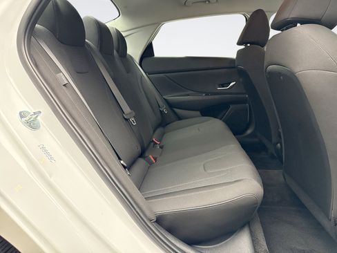Used 2024 Hyundai Elantra SE FWD image 17
