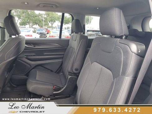 Used 2023 Jeep Grand Cherokee L Laredo RWD image 9