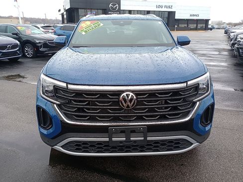 Used 2025 Volkswagen Atlas Cross Sport SE image 3