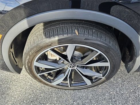 Used 2022 Volkswagen Tiguan SEL R-Line image 18