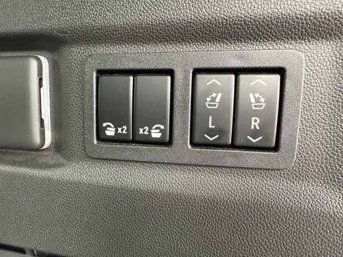 Used 2022 Chevrolet Tahoe RST image 9