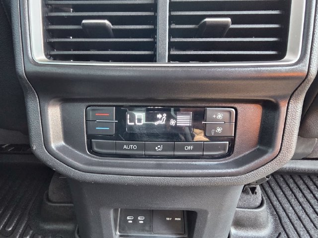 Used 2024 Volkswagen Atlas SE AWD/4WD image 14