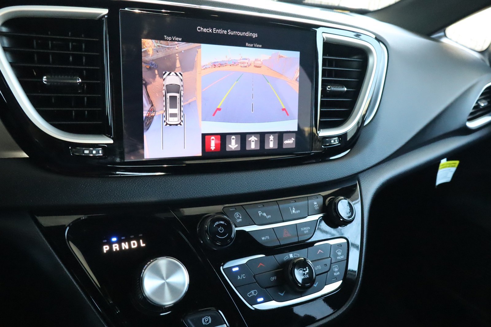 Used 2026 Chrysler Pacifica Select FWD image 26
