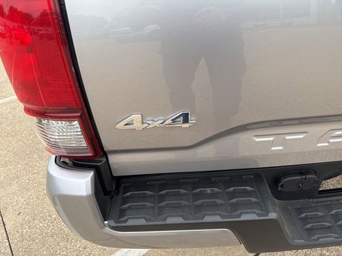 Used 2021 Toyota Tacoma SR5 w/ Technology Package image 8