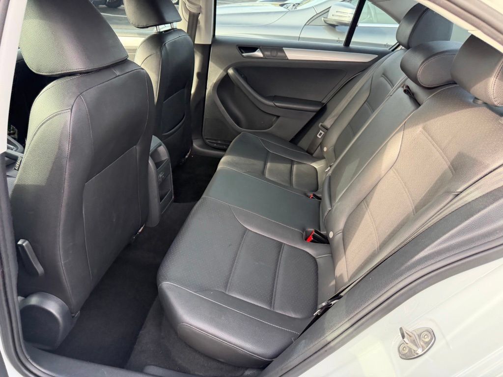 Used 2017 Volkswagen Jetta SE FWD image 15