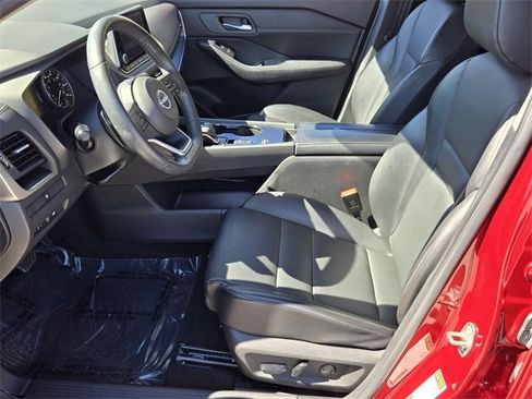 Used 2024 Nissan Rogue SV w/ SV Premium Package image 10