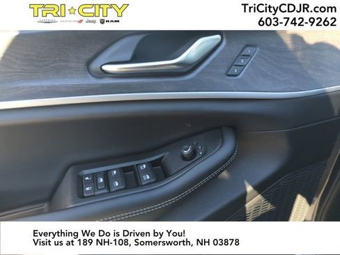 New 2025 Jeep Grand Cherokee Limited image 11