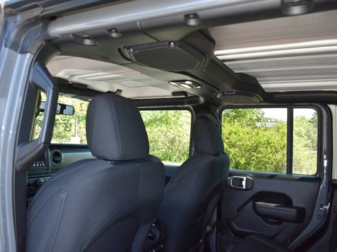 Used 2022 Jeep Gladiator Overland AWD/4WD image 25