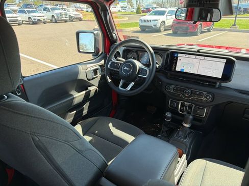 Certified 2025 Jeep Wrangler Unlimited Sahara AWD/4WD image 12