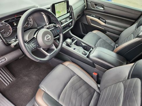 Used 2023 Nissan Pathfinder Platinum AWD/4WD image 10