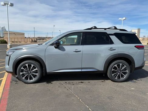 New 2026 Nissan Pathfinder Platinum image 3