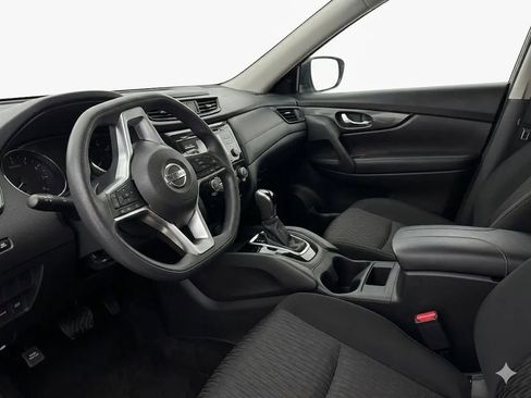 Used 2017 Nissan Rogue S image 3