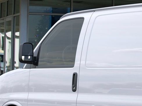 New 2026 Chevrolet Express 2500 Extended w/ Communications Package RWD image 12
