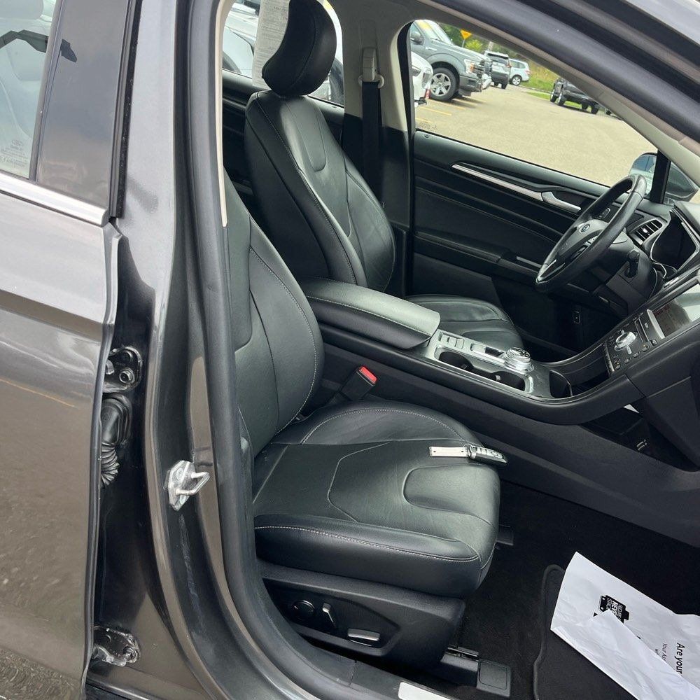 Used 2019 Ford Fusion Titanium FWD image 6
