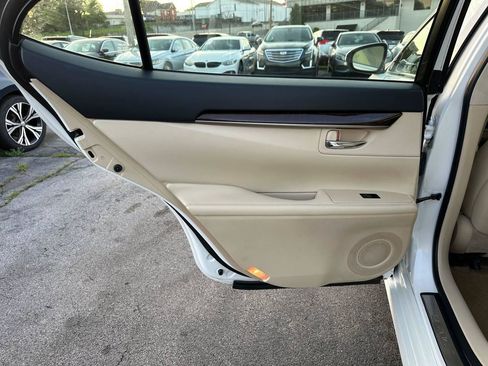 Used 2013 Lexus ES 350 w/ Luxury Pkg FWD image 24