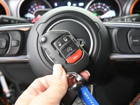 Used 2022 Jeep Gladiator Mojave w/ Cold Weather Group AWD/4WD image 39