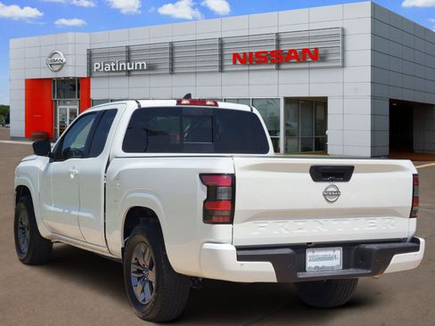 Used 2025 Nissan Frontier SV RWD image 5