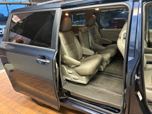 Used 2018 Toyota Sienna XLE Premium image 34