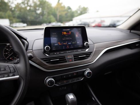 Used 2024 Nissan Altima 2.5 SV image 12