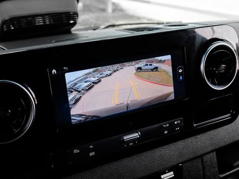 Used 2025 Mercedes-Benz Sprinter 2500 w/ Dashboard Charging Package image 18