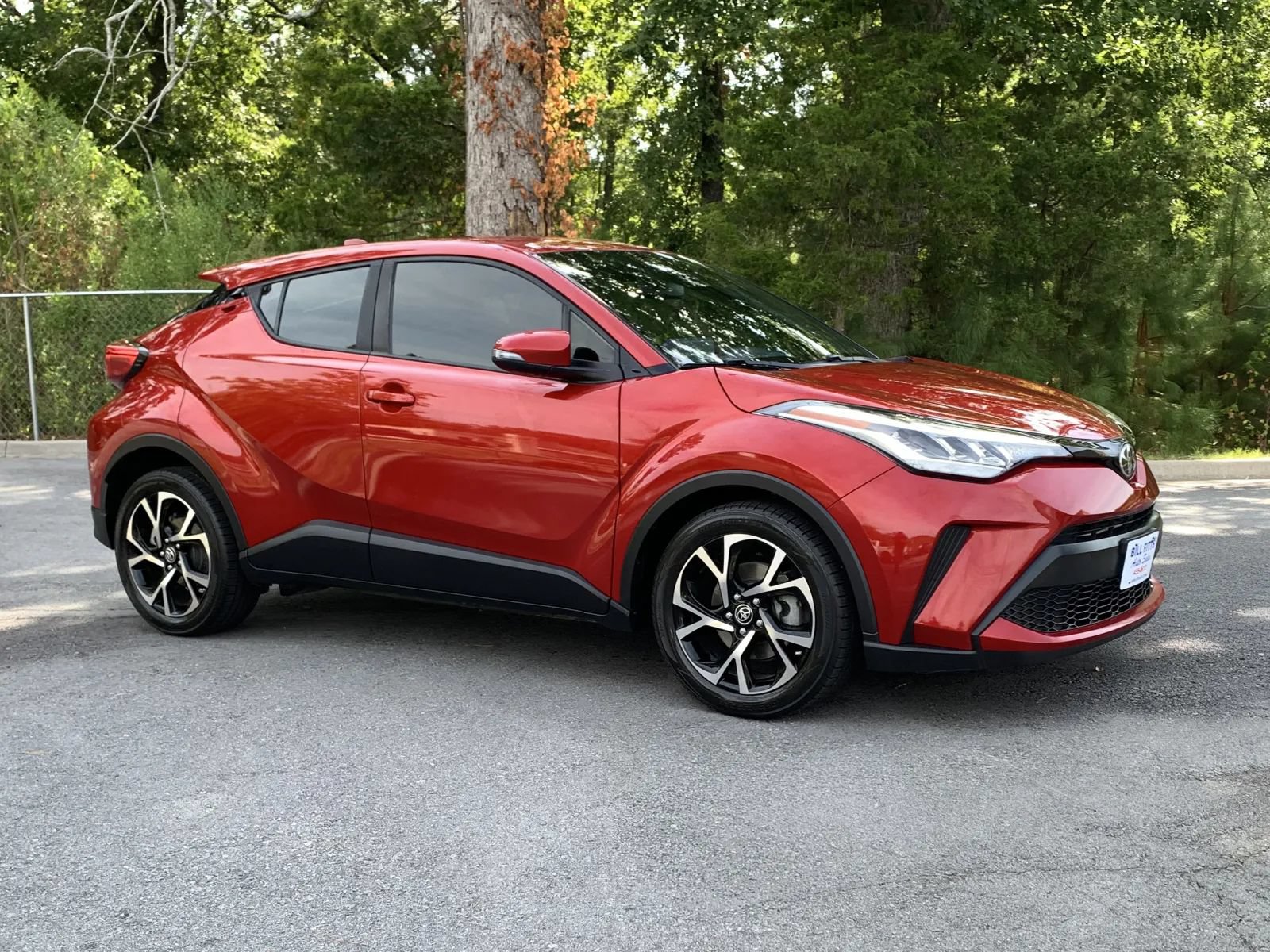 Used 2020 Toyota C-HR XLE FWD image 1