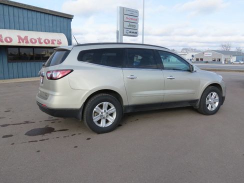 Used 2014 Chevrolet Traverse LT image 4