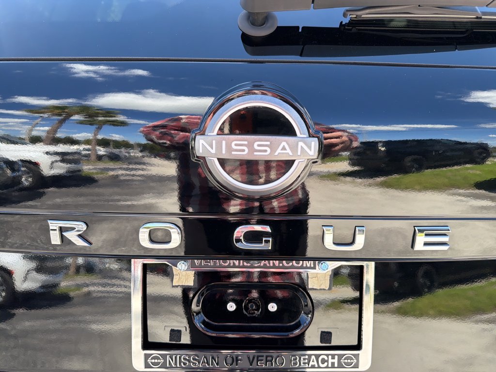 Used 2023 Nissan Rogue SV w/ SV Premium B Package FWD image 10