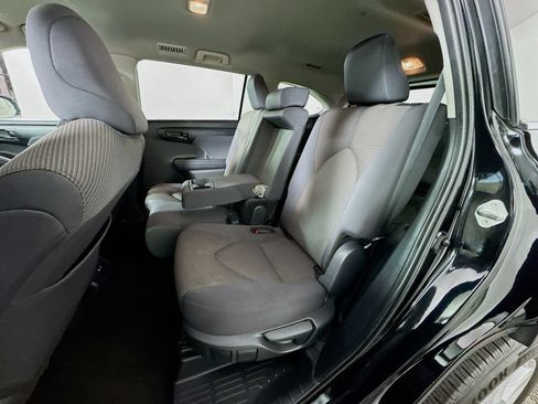 Used 2024 Toyota Highlander LE AWD/4WD image 13