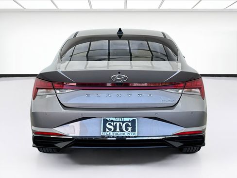 Used 2023 Hyundai Elantra Limited FWD image 5