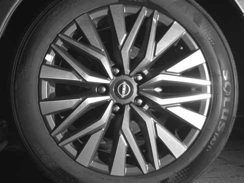 Used 2025 Nissan Altima 2.5 SV FWD image 14