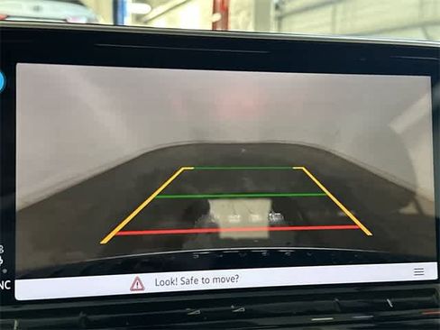 Certified 2025 Volkswagen Atlas SE image 13