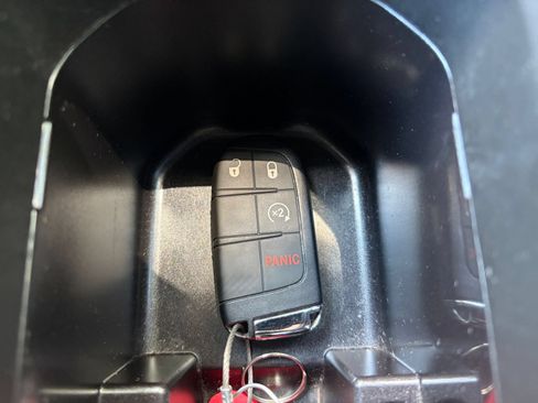Used 2025 Jeep Compass Latitude AWD/4WD image 17