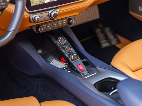 Used 2019 Ferrari Portofino RWD image 28
