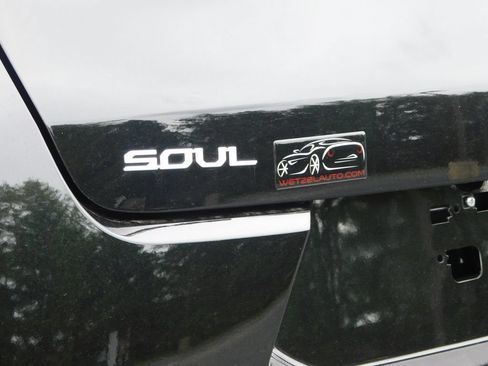 Used 2025 Kia Soul LX w/ LX Technology Package FWD image 36
