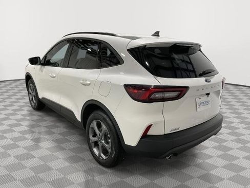 Certified 2025 Ford Escape ST-Line w/ Cold Weather Package image 9