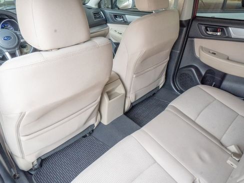 Used 2017 Subaru Outback 2.5i Premium image 18